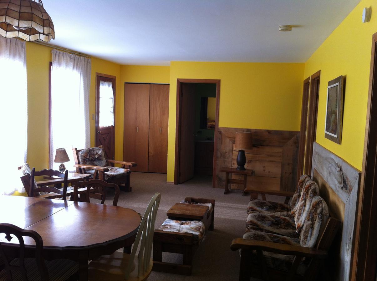 Lake Dalrymple Resort Lagoon City Room photo